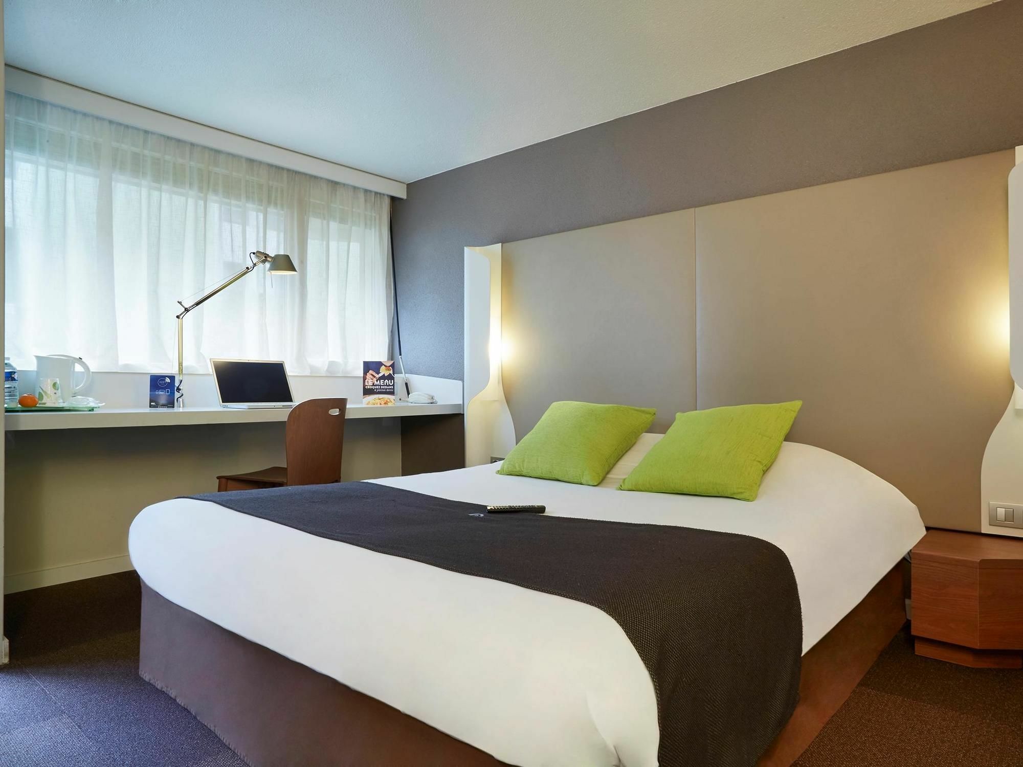 Campanile Tours Sud - Chambray-Les-Tours Hotell Exteriör bild