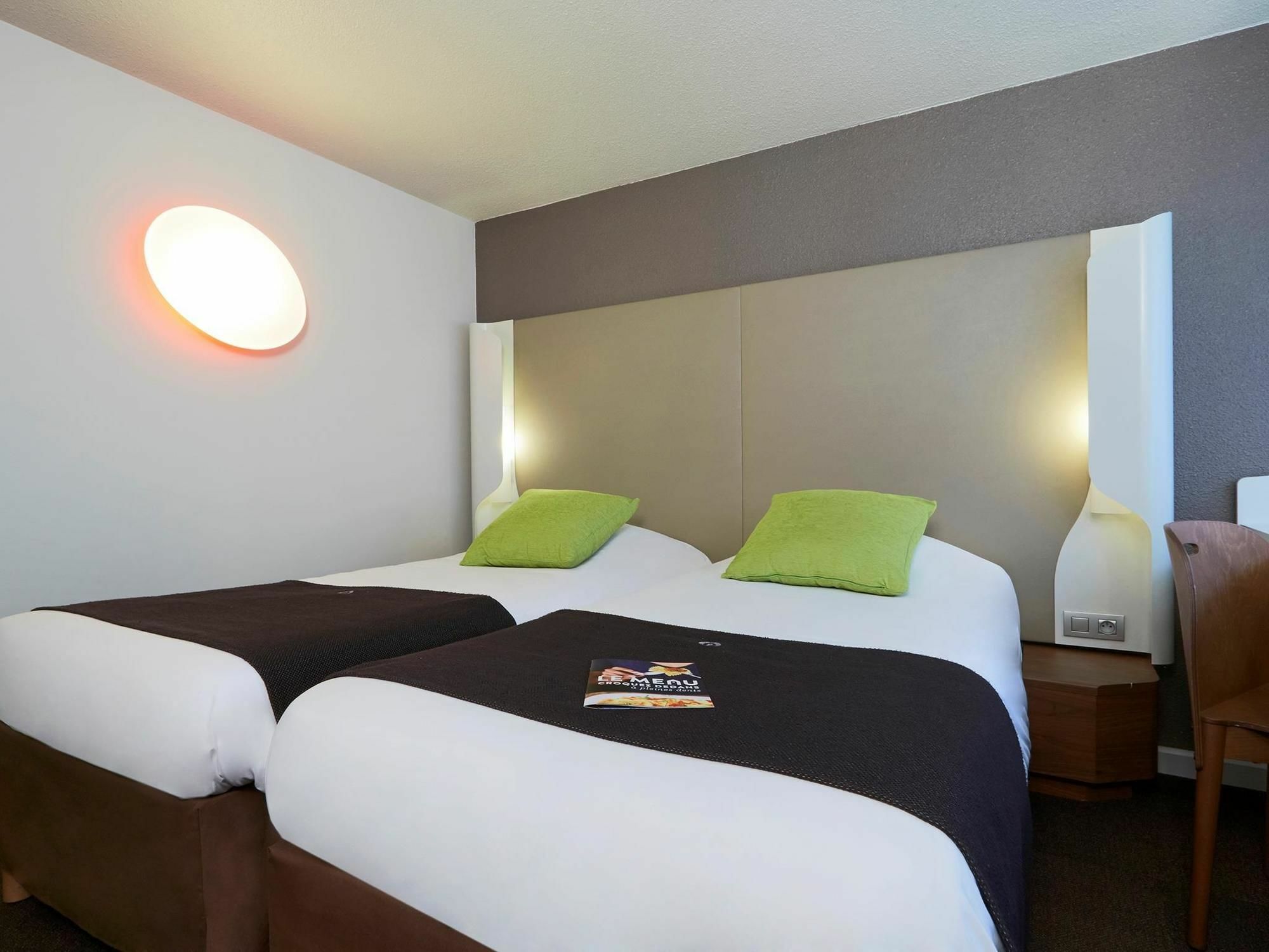 Campanile Tours Sud - Chambray-Les-Tours Hotell Exteriör bild