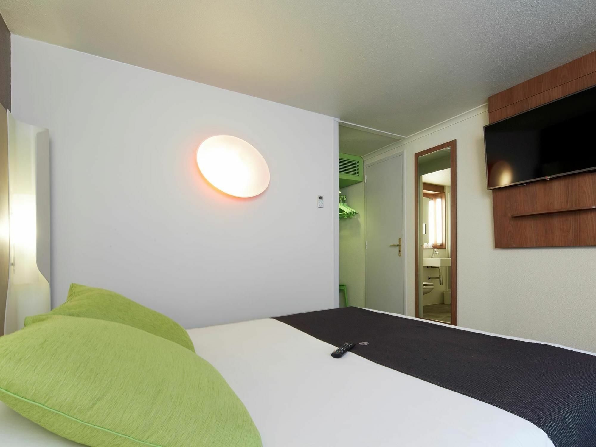 Campanile Tours Sud - Chambray-Les-Tours Hotell Exteriör bild