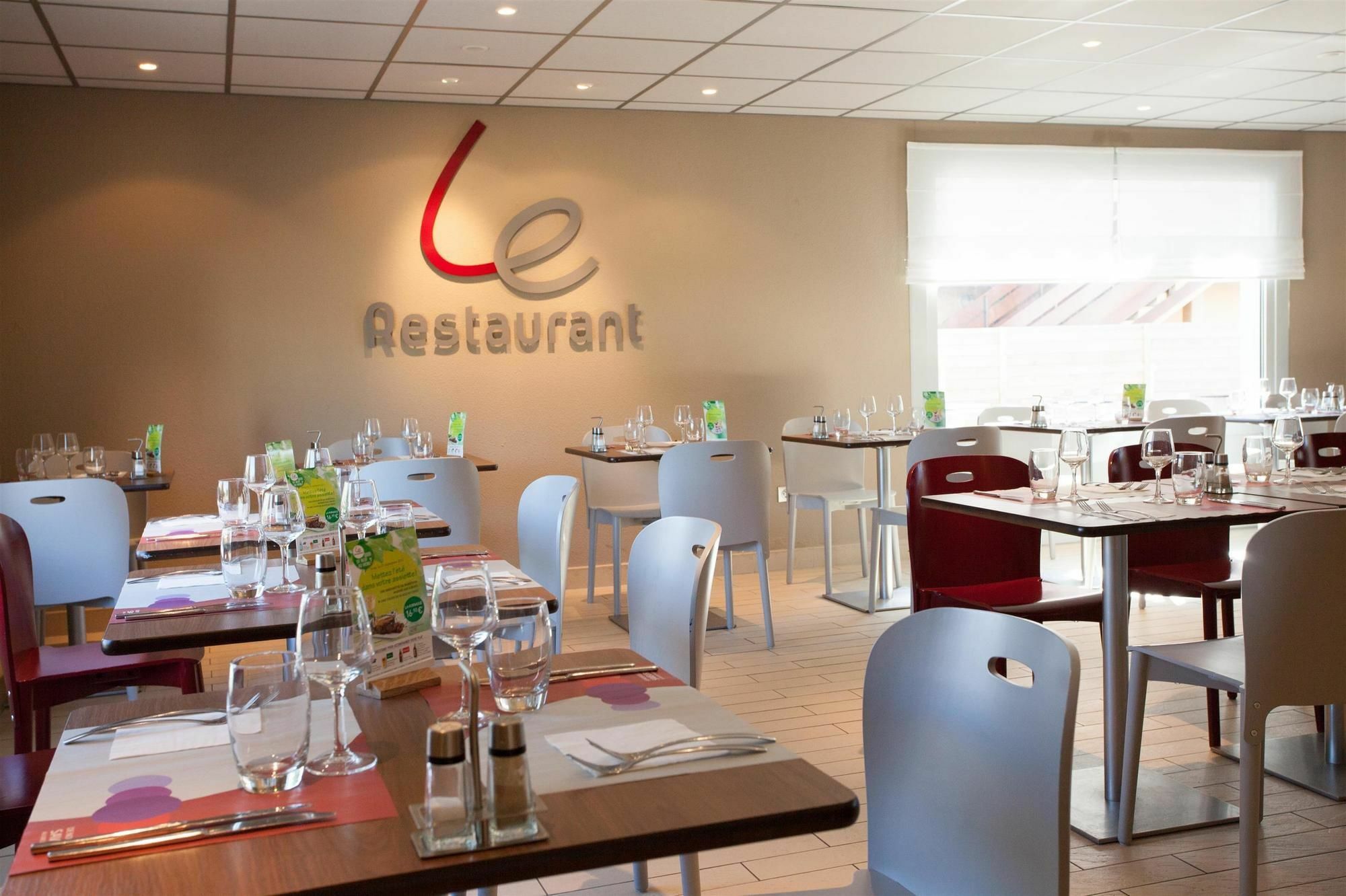 Campanile Tours Sud - Chambray-Les-Tours Hotell Exteriör bild
