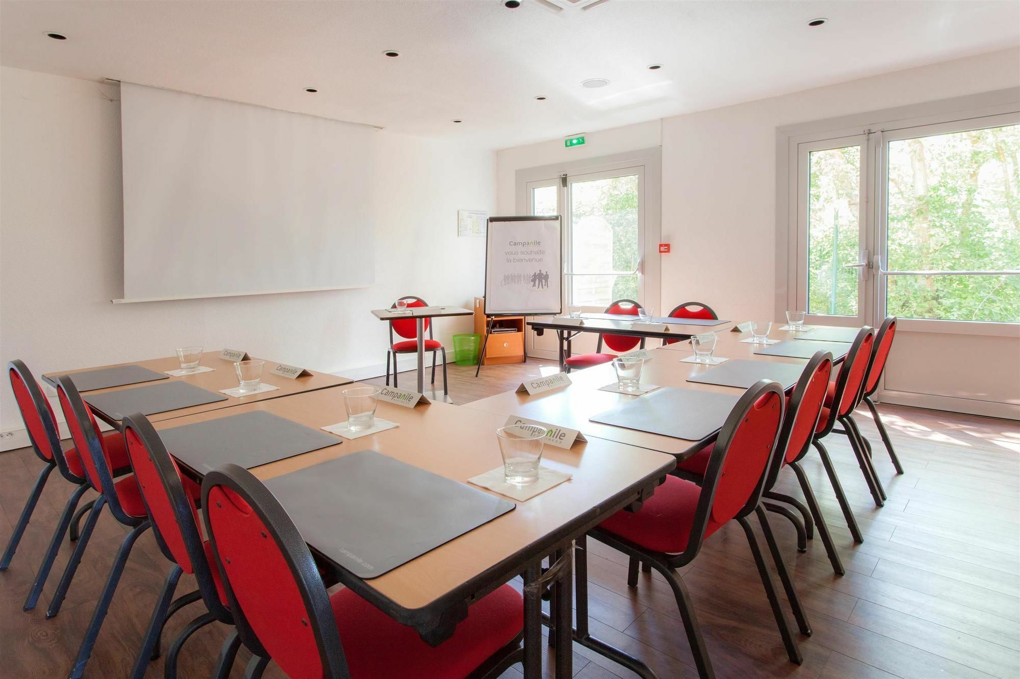 Campanile Tours Sud - Chambray-Les-Tours Hotell Exteriör bild